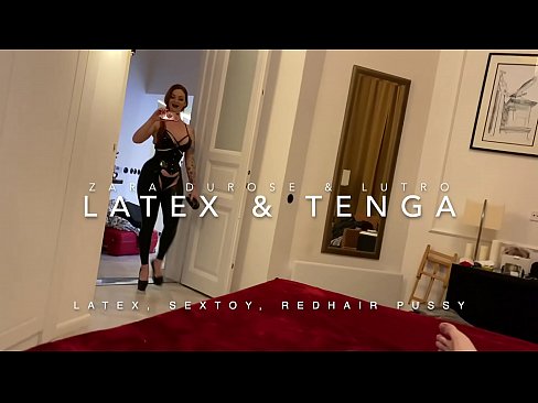 ❤️ Dada wa kambo mwenye kichwa chekundu akiwa amevalia vazi la latex alilobanwa na kaka wa kambo Pono ya kupendeza ️❤